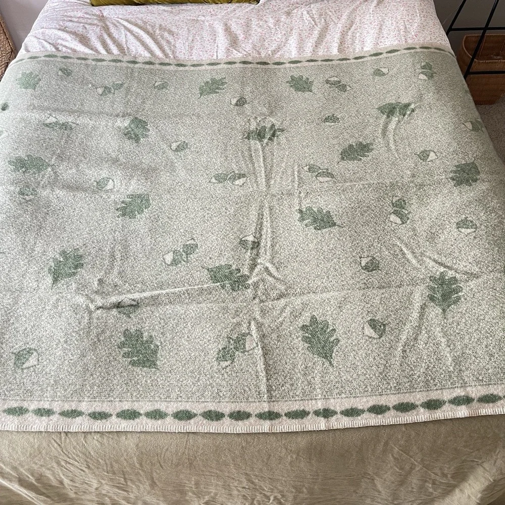Vtg FARIBAULT Mill Wool Blanket Faribo Acorn Green 80x50 Faribault Oak Cabin USA